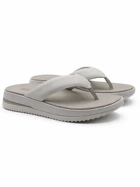FitFlop Surf Leather Women’s White Platform Flip Flop Sandals Cushioned Comfort